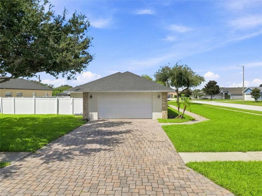 304 BENTLEY OAKS BOULEVARD Auburndale, FL 33823