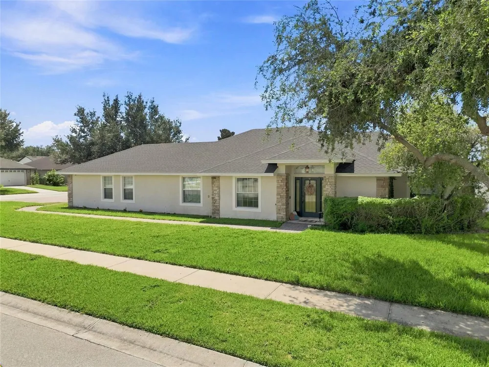 304 BENTLEY OAKS BOULEVARD Auburndale, FL 33823