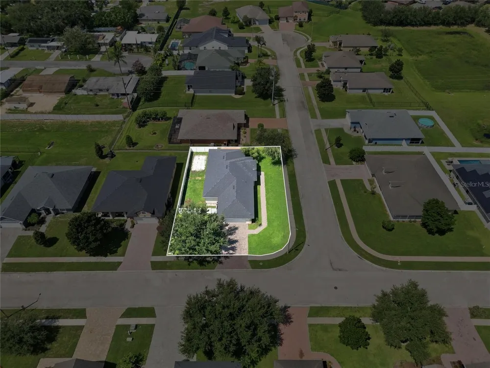 304 BENTLEY OAKS BOULEVARD Auburndale, FL 33823
