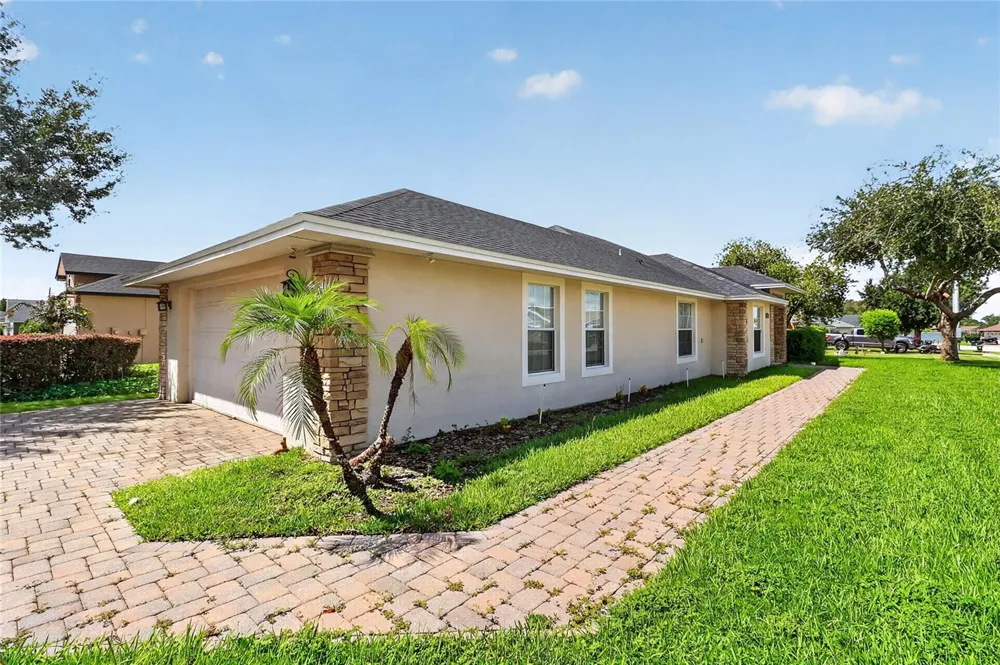304 BENTLEY OAKS BOULEVARD Auburndale, FL 33823