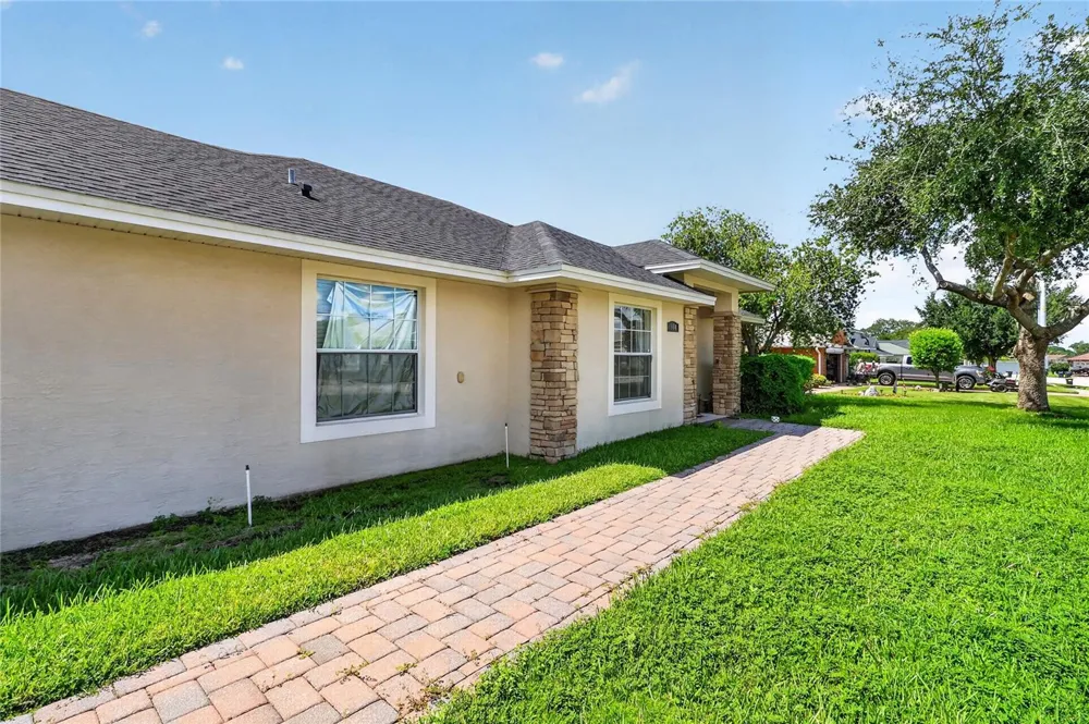 304 BENTLEY OAKS BOULEVARD Auburndale, FL 33823