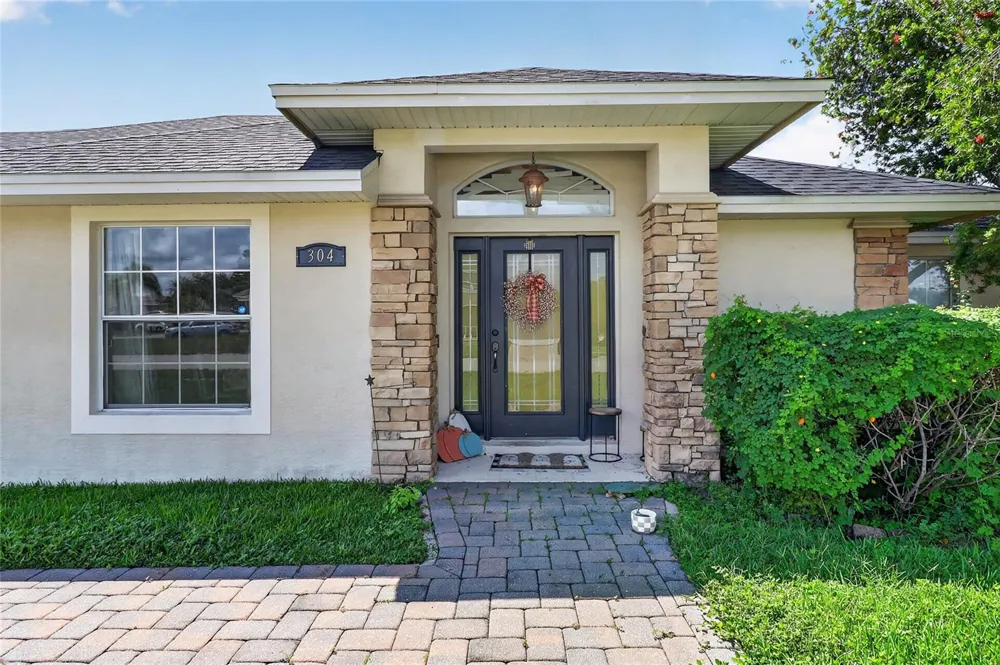 304 BENTLEY OAKS BOULEVARD Auburndale, FL 33823