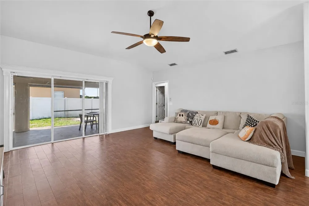 304 BENTLEY OAKS BOULEVARD Auburndale, FL 33823
