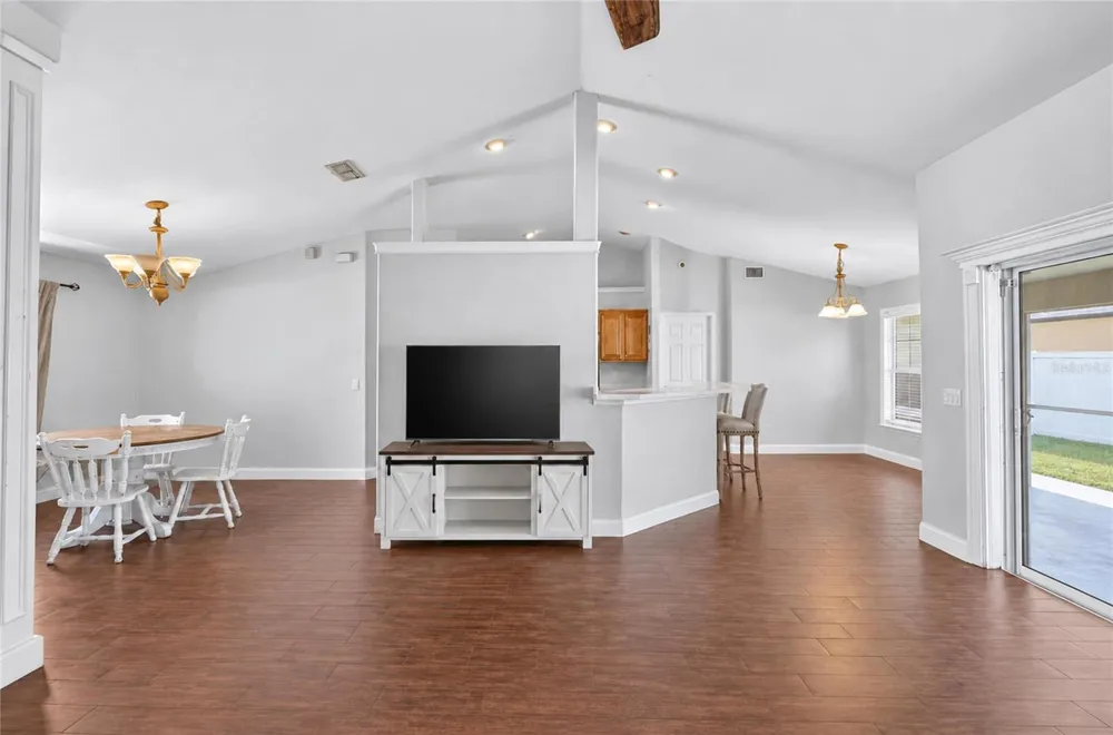 304 BENTLEY OAKS BOULEVARD Auburndale, FL 33823