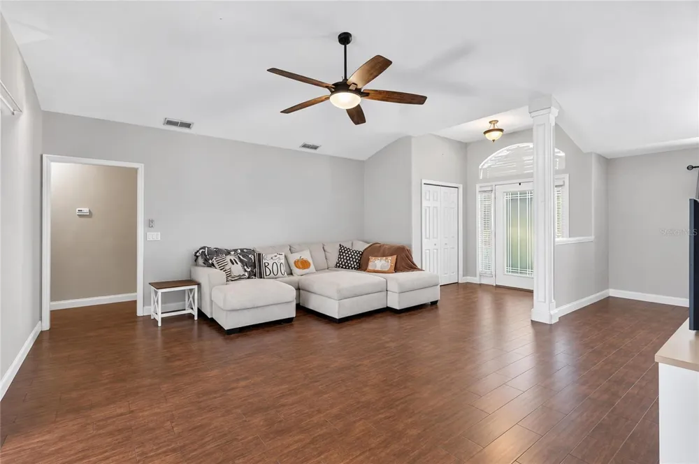 304 BENTLEY OAKS BOULEVARD Auburndale, FL 33823