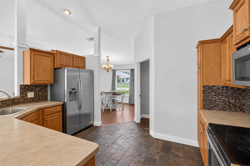 304 BENTLEY OAKS BOULEVARD Auburndale, FL 33823
