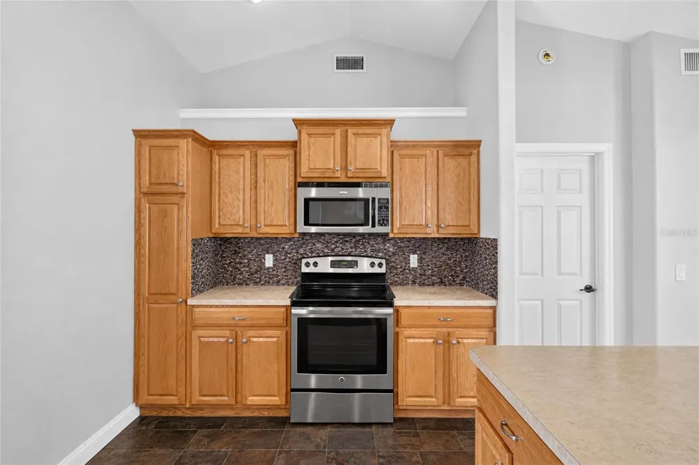 304 BENTLEY OAKS BOULEVARD Auburndale, FL 33823