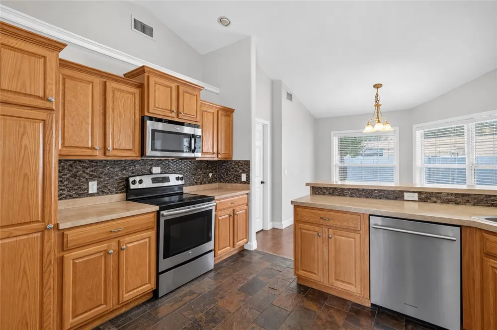 304 BENTLEY OAKS BOULEVARD Auburndale, FL 33823