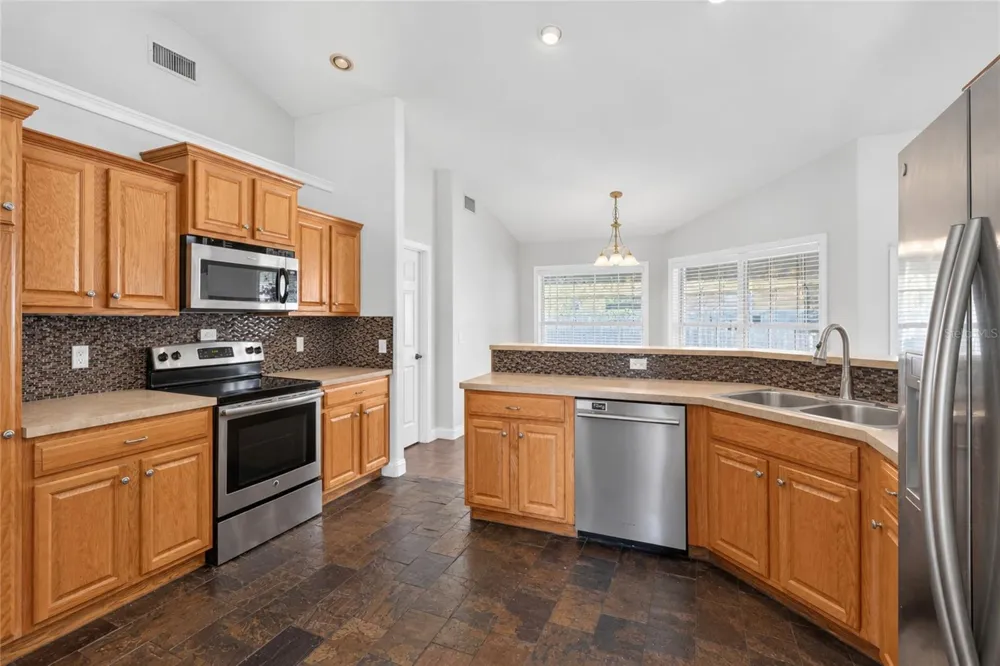 304 BENTLEY OAKS BOULEVARD Auburndale, FL 33823