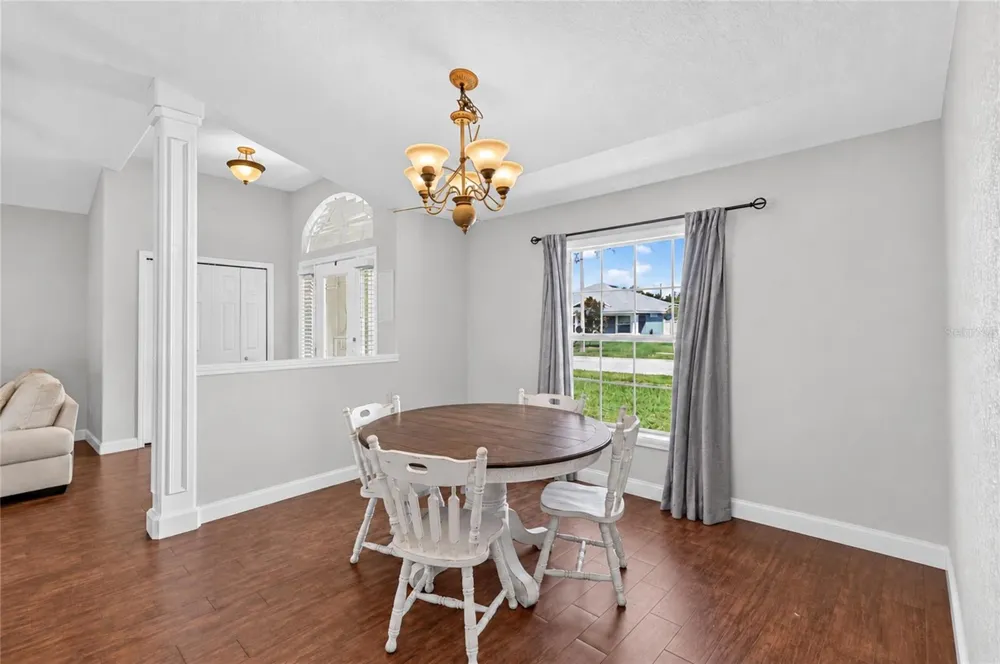 304 BENTLEY OAKS BOULEVARD Auburndale, FL 33823