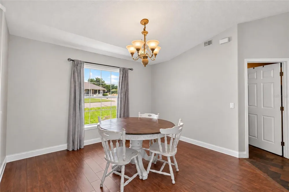 304 BENTLEY OAKS BOULEVARD Auburndale, FL 33823