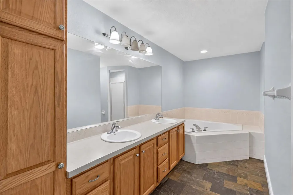 304 BENTLEY OAKS BOULEVARD Auburndale, FL 33823