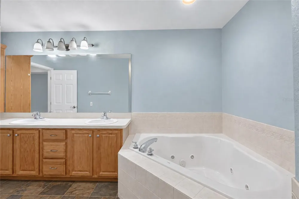 304 BENTLEY OAKS BOULEVARD Auburndale, FL 33823
