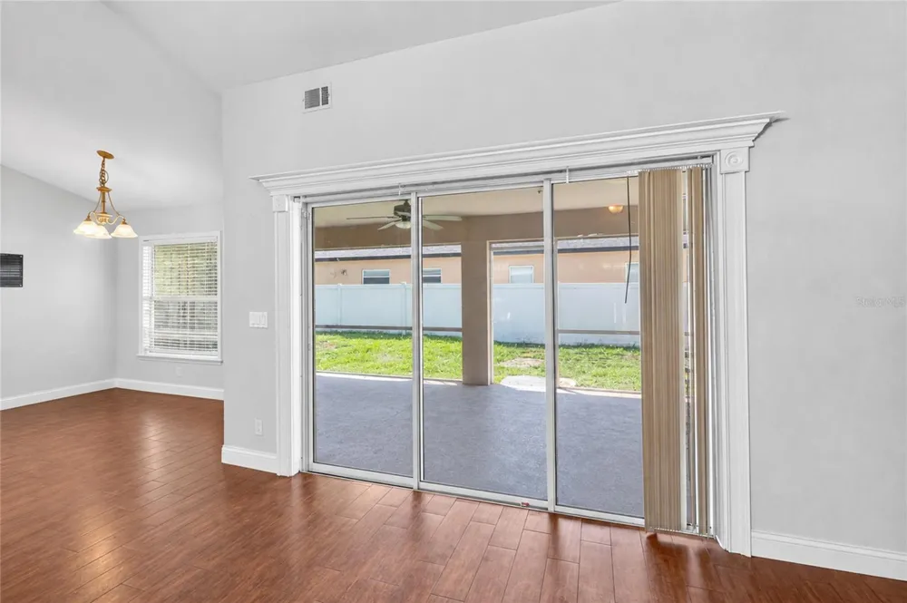 304 BENTLEY OAKS BOULEVARD Auburndale, FL 33823