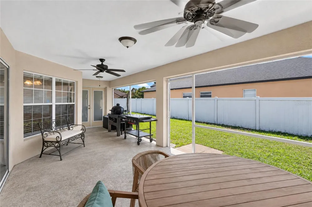 304 BENTLEY OAKS BOULEVARD Auburndale, FL 33823