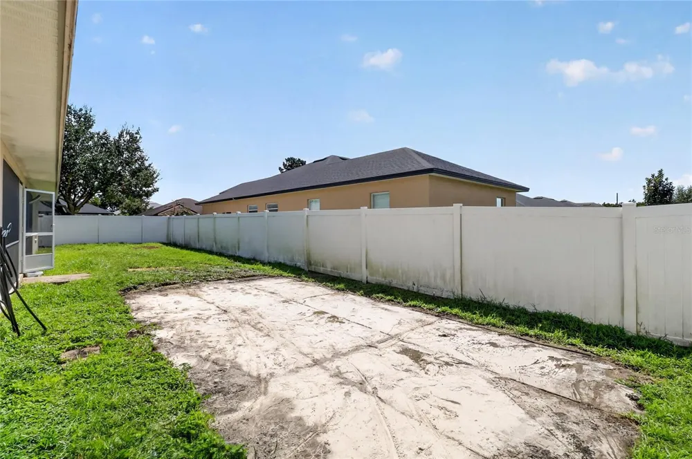 304 BENTLEY OAKS BOULEVARD Auburndale, FL 33823