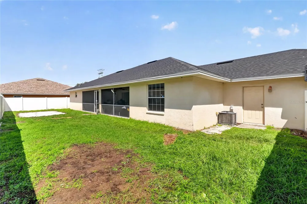 304 BENTLEY OAKS BOULEVARD Auburndale, FL 33823