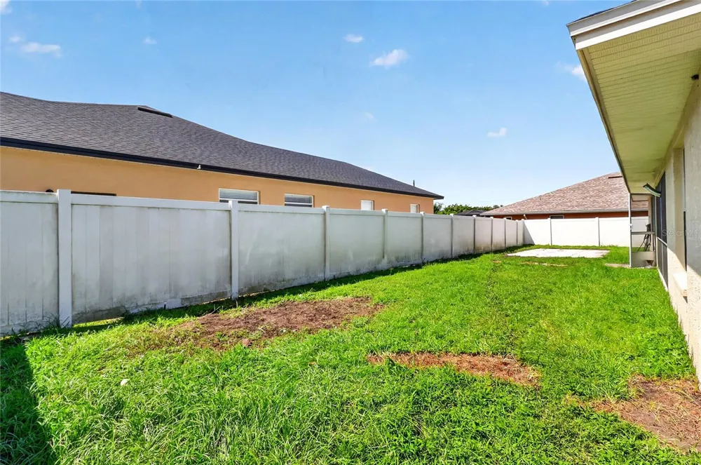 304 BENTLEY OAKS BOULEVARD Auburndale, FL 33823