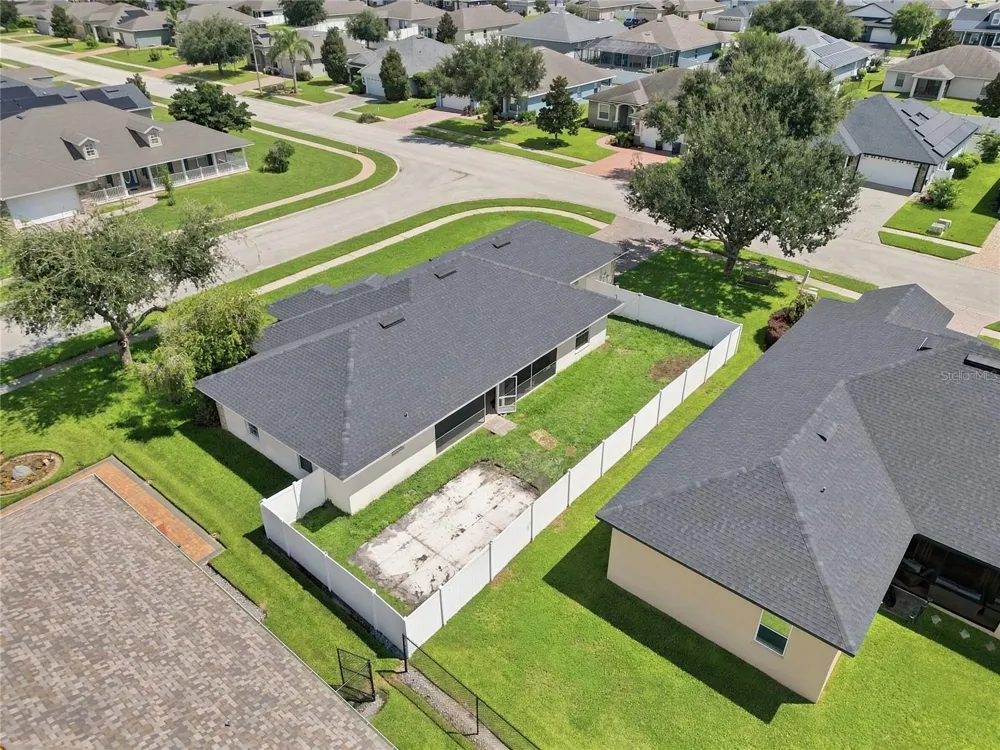 304 BENTLEY OAKS BOULEVARD Auburndale, FL 33823
