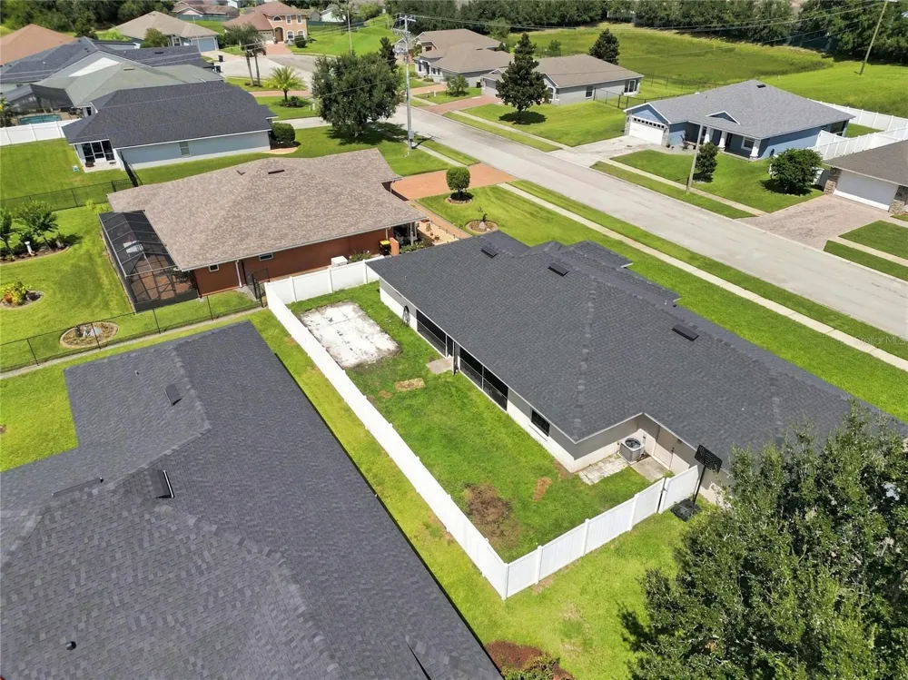 304 BENTLEY OAKS BOULEVARD Auburndale, FL 33823