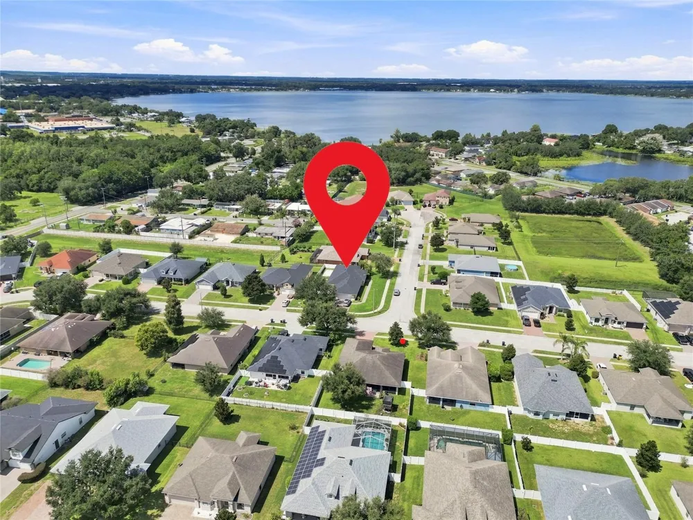 304 BENTLEY OAKS BOULEVARD Auburndale, FL 33823