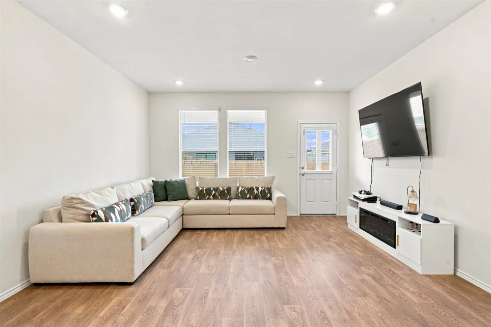 130 Harrison Crossing Uhland, TX 78640