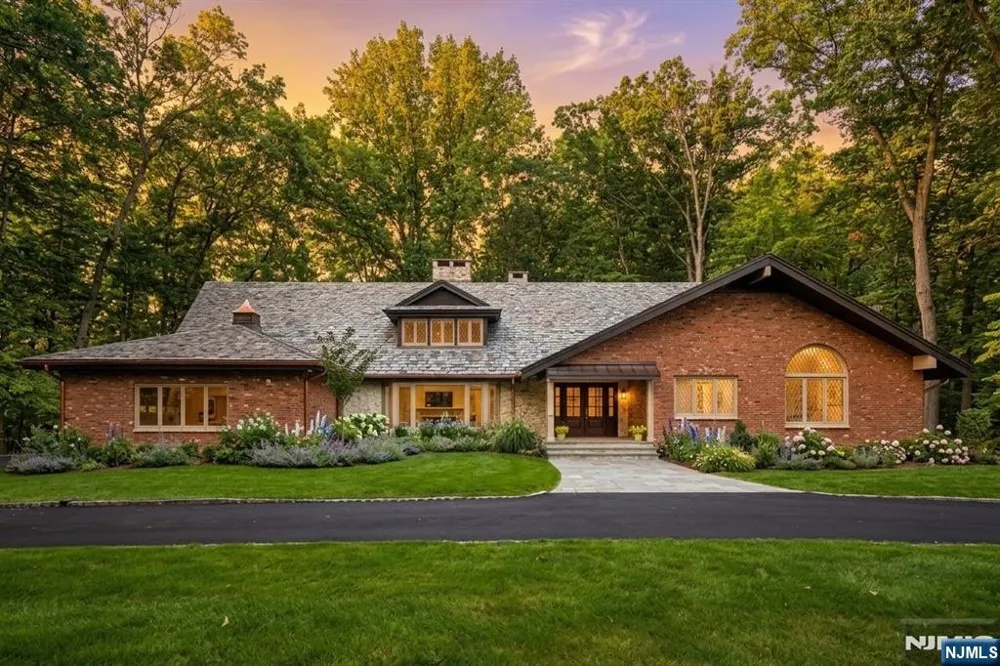 17 Deerhill Drive Ho-Ho-Kus, NJ 07423