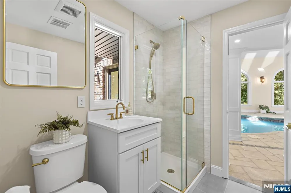 17 Deerhill Drive Ho-Ho-Kus, NJ 07423