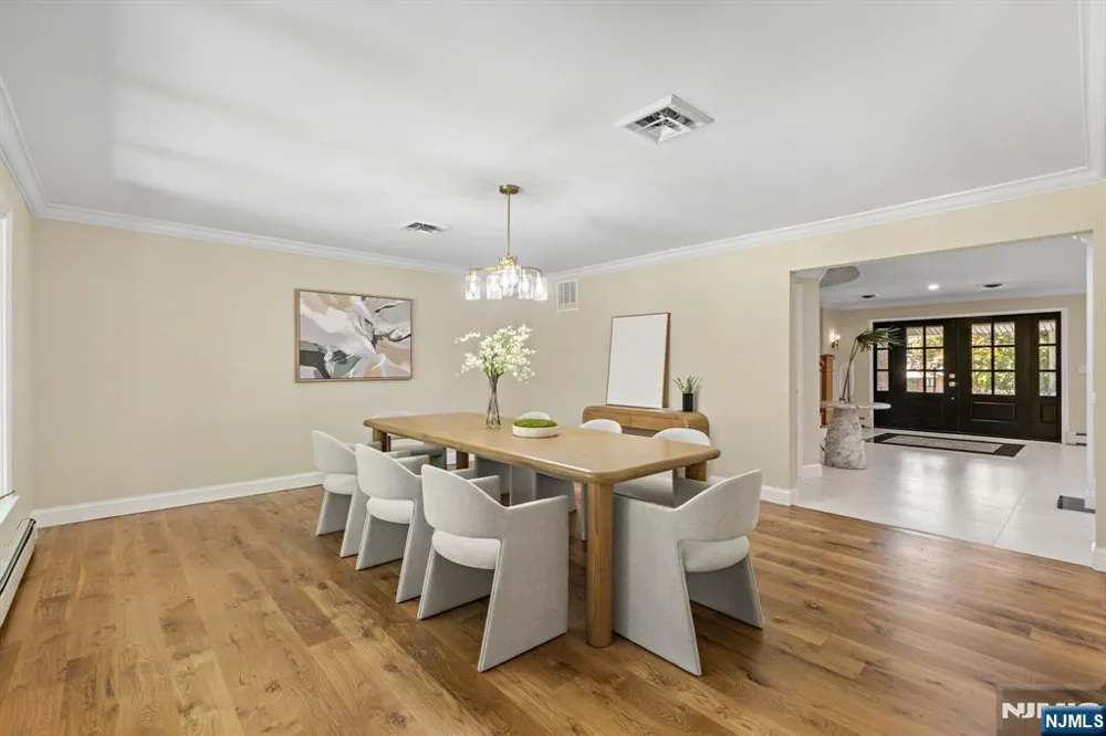 17 Deerhill Drive Ho-Ho-Kus, NJ 07423