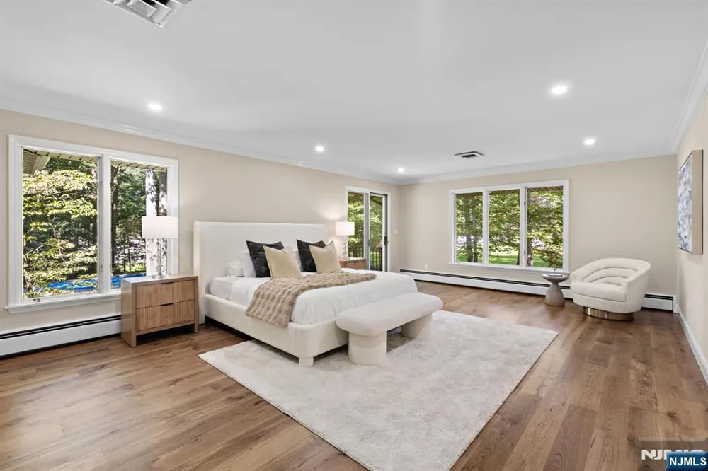 17 Deerhill Drive Ho-Ho-Kus, NJ 07423