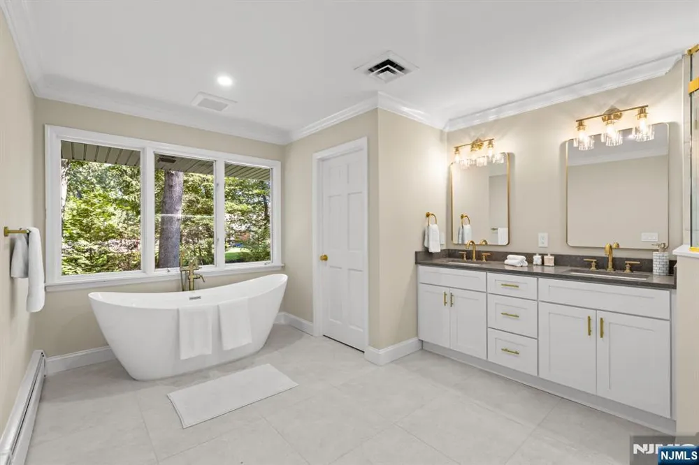 17 Deerhill Drive Ho-Ho-Kus, NJ 07423
