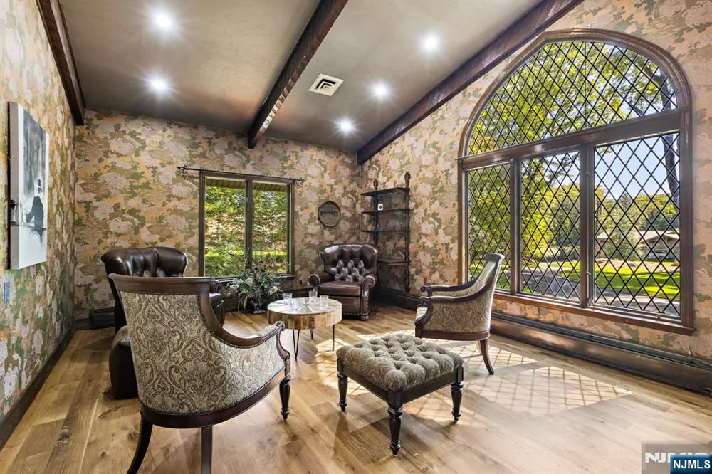 17 Deerhill Drive Ho-Ho-Kus, NJ 07423
