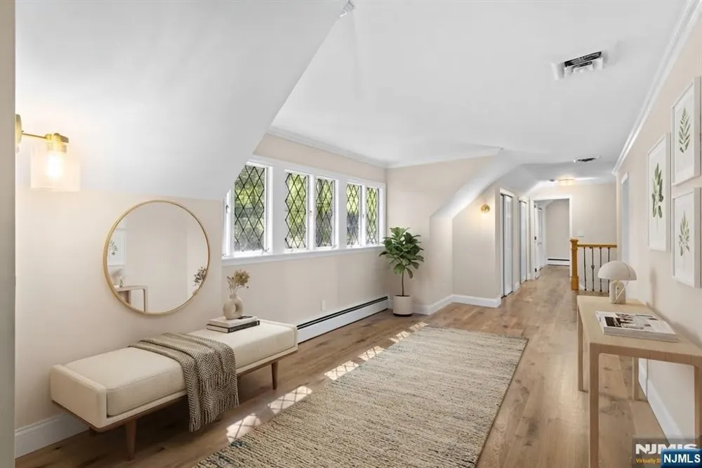 17 Deerhill Drive Ho-Ho-Kus, NJ 07423