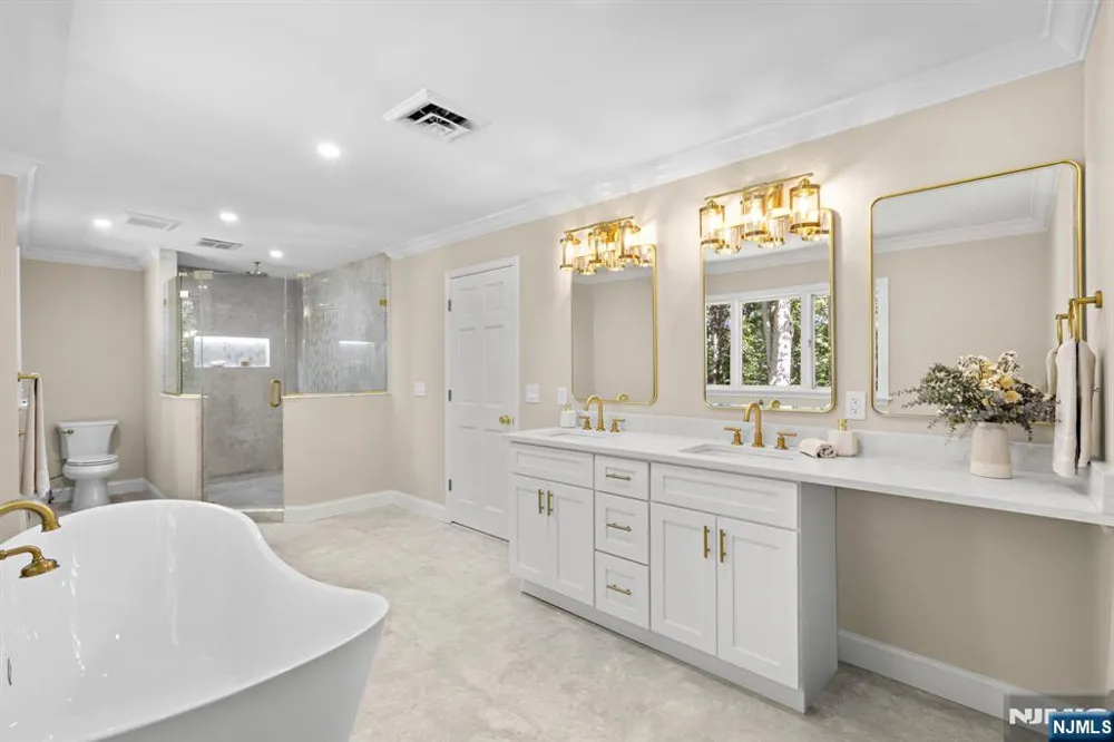 17 Deerhill Drive Ho-Ho-Kus, NJ 07423