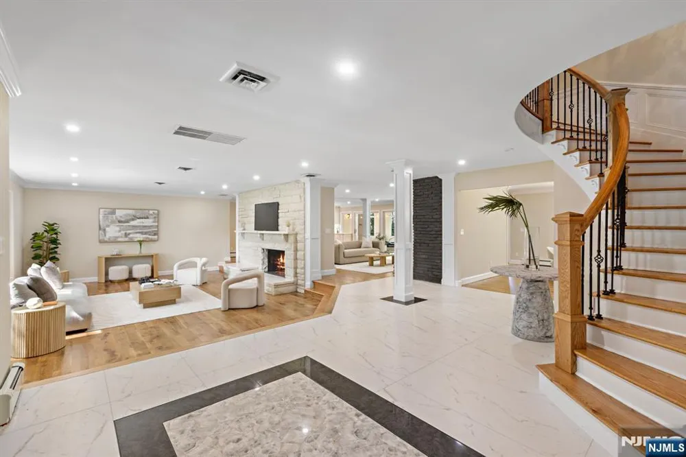 17 Deerhill Drive Ho-Ho-Kus, NJ 07423