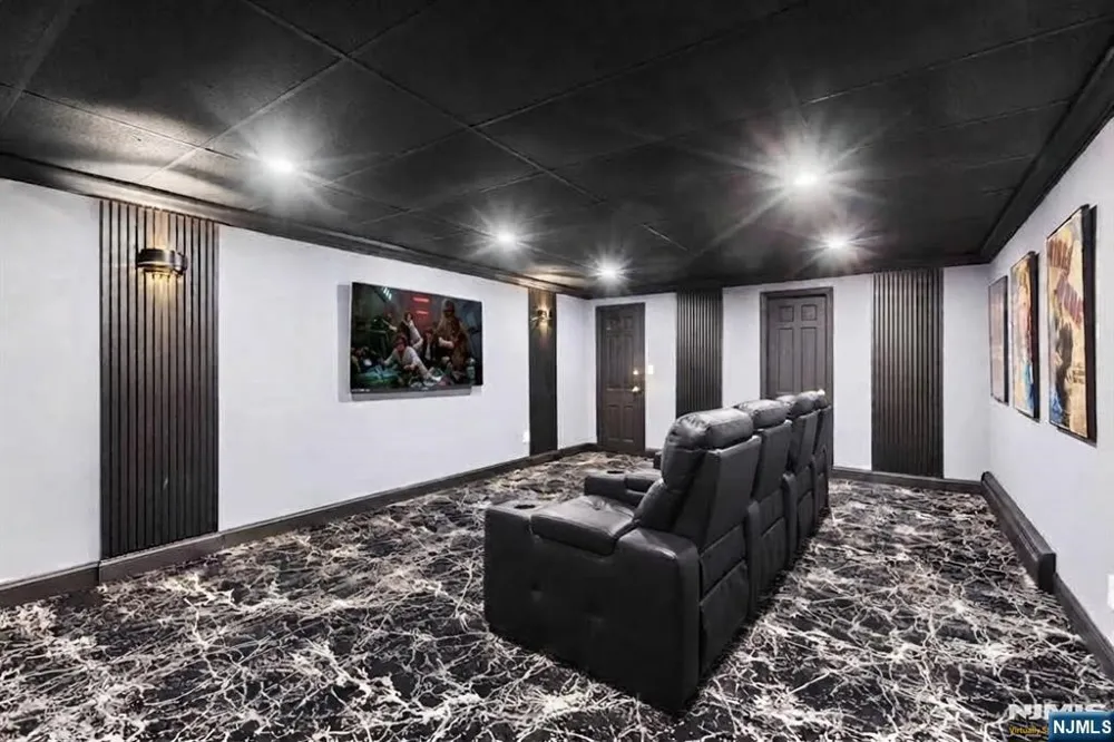 17 Deerhill Drive Ho-Ho-Kus, NJ 07423