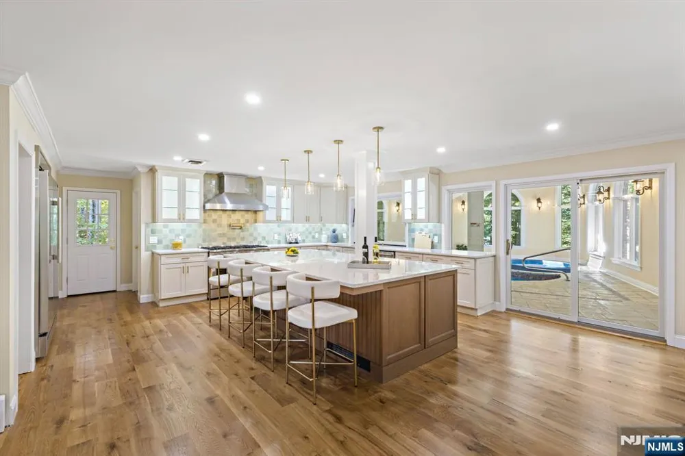 17 Deerhill Drive Ho-Ho-Kus, NJ 07423