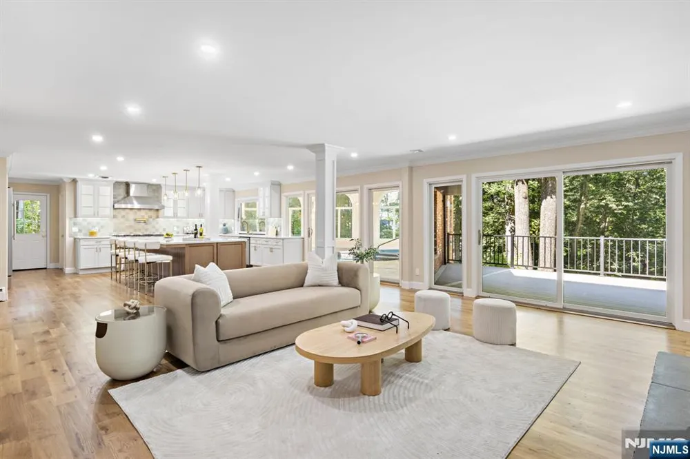 17 Deerhill Drive Ho-Ho-Kus, NJ 07423
