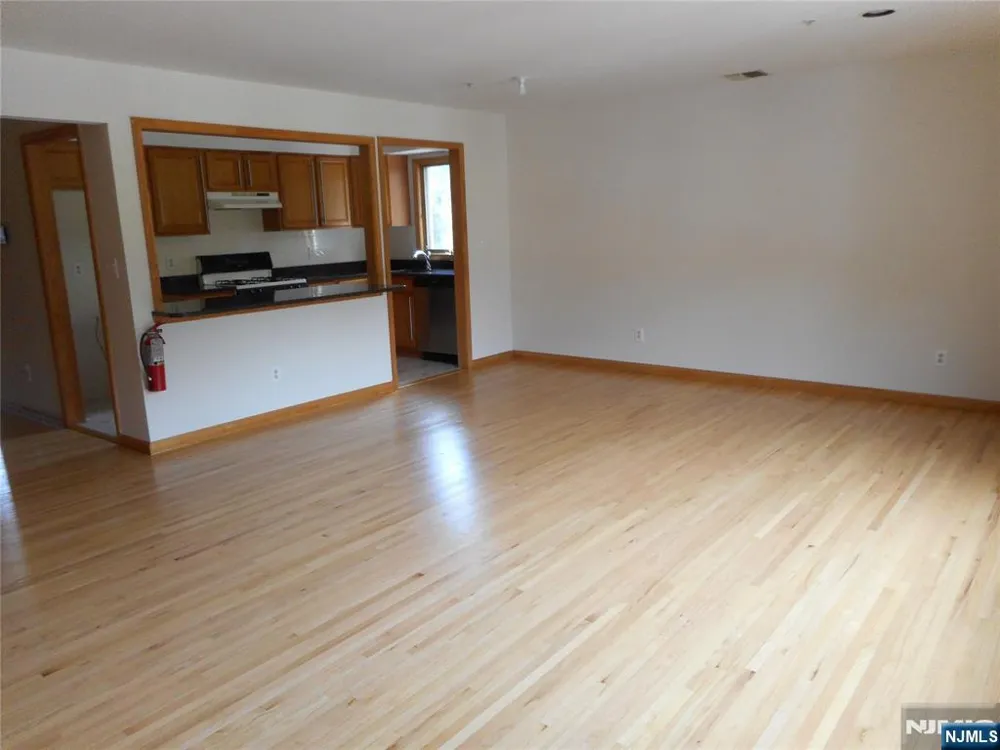 165 River Road 165 Clifton, NJ 07014