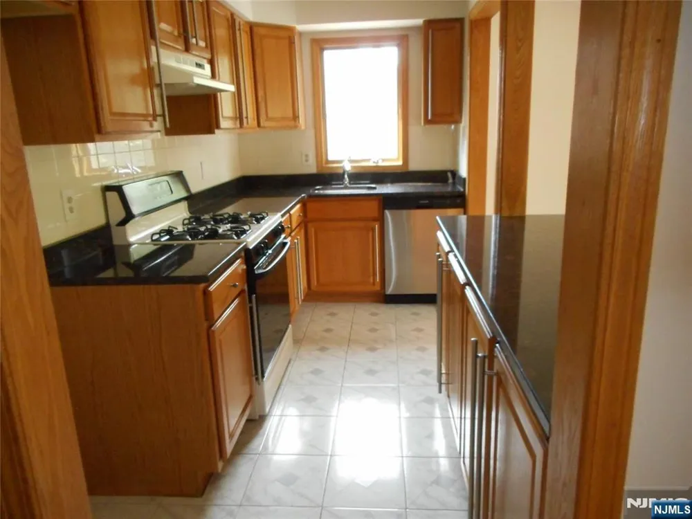 165 River Road 165 Clifton, NJ 07014