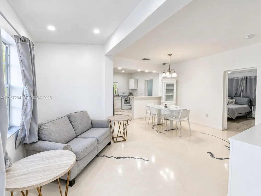 2378 NW 33rd St #2378 Miami, FL 33142