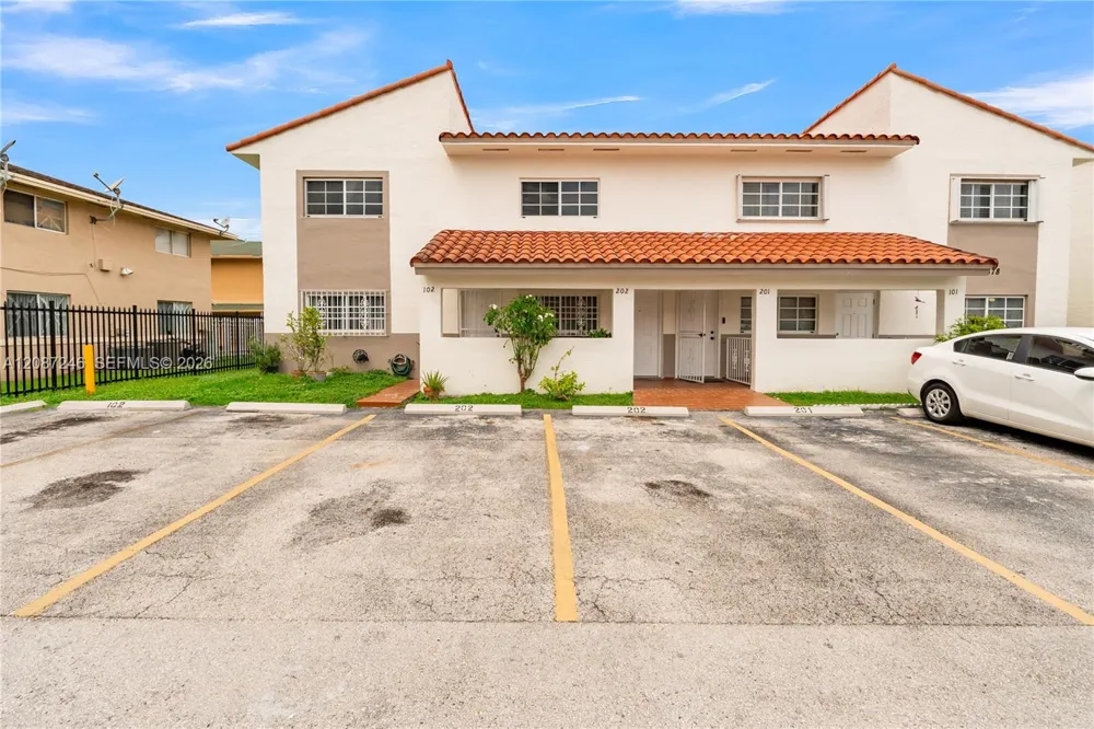 7878 W 29th Ln #202-20 Hialeah, FL 33018
