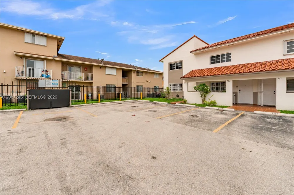 7878 W 29th Ln #202-20 Hialeah, FL 33018