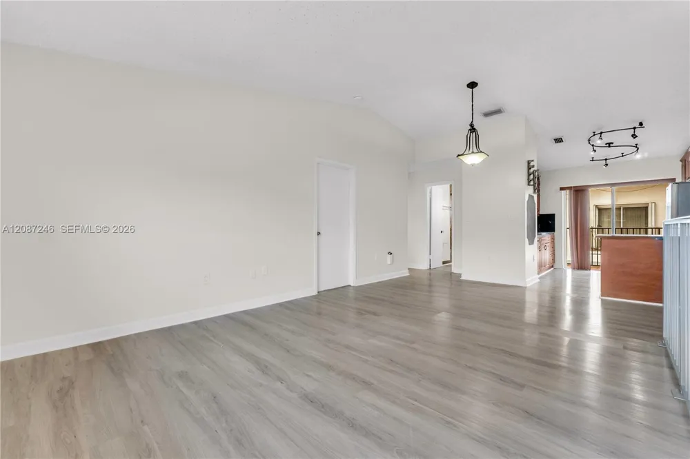 7878 W 29th Ln #202-20 Hialeah, FL 33018