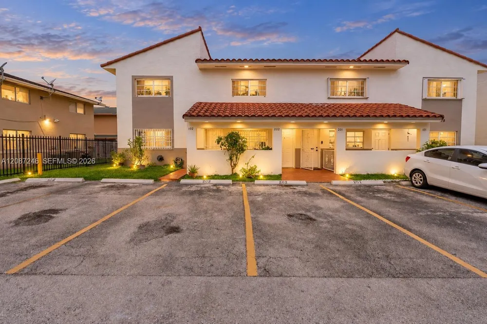7878 W 29th Ln #202-20 Hialeah, FL 33018