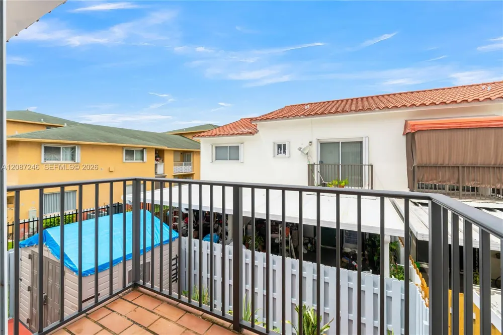 7878 W 29th Ln #202-20 Hialeah, FL 33018
