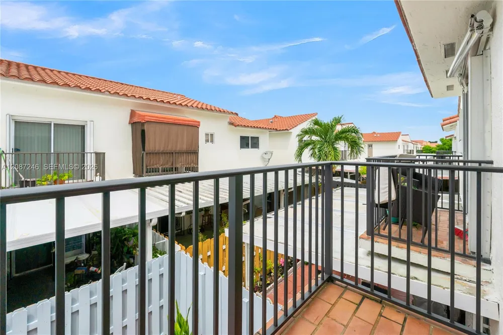 7878 W 29th Ln #202-20 Hialeah, FL 33018
