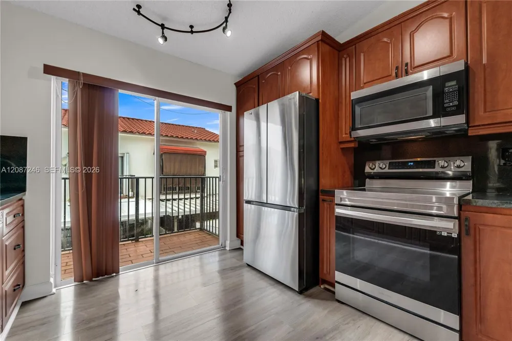 7878 W 29th Ln #202-20 Hialeah, FL 33018