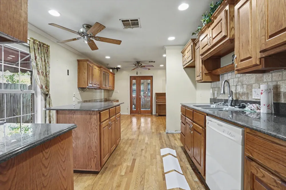 2005 E 52nd Street Tulsa, OK 74105