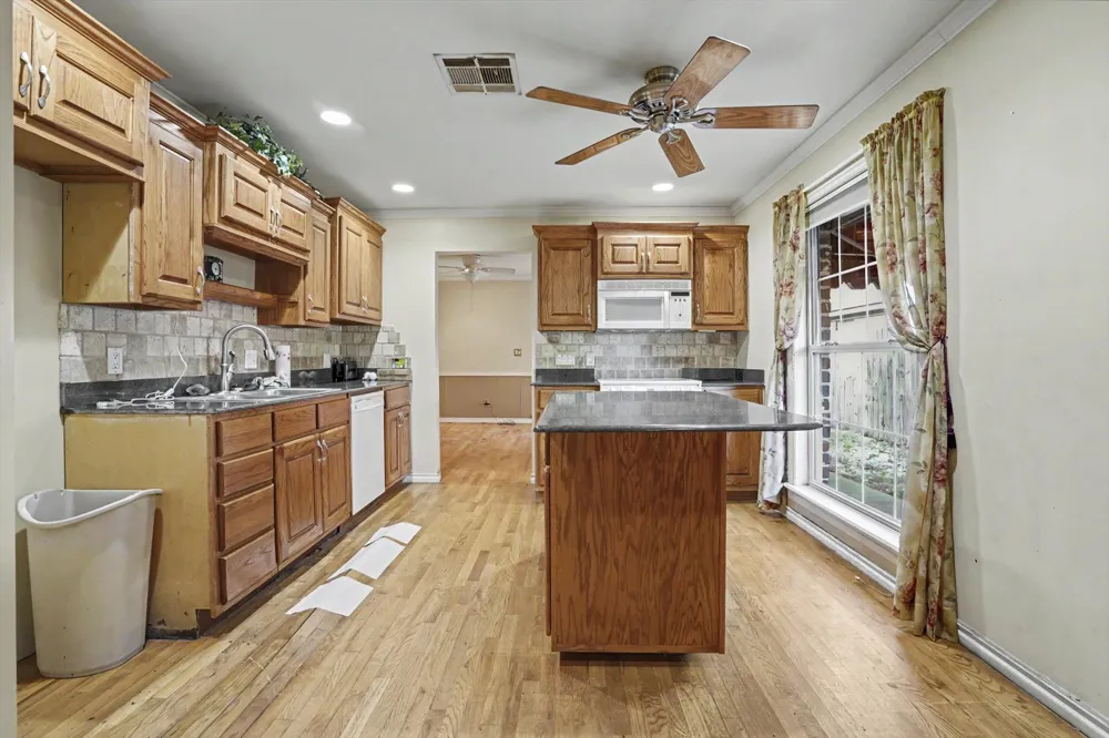 2005 E 52nd Street Tulsa, OK 74105